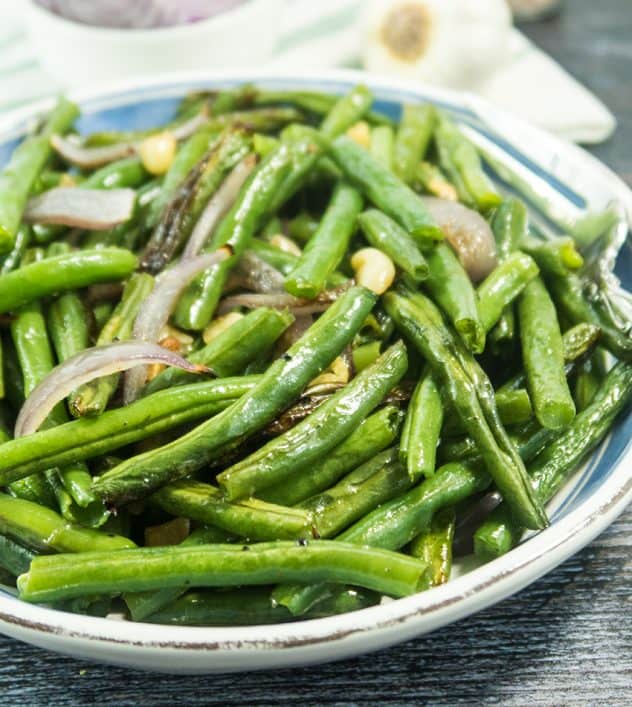 Garlic and Red Onion Roasted Green Beans