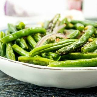Garlic and Red Onion Roasted Green Beans