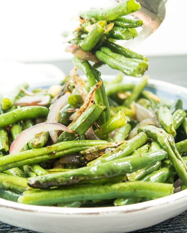 Garlic and Red Onion Roasted Green Beans