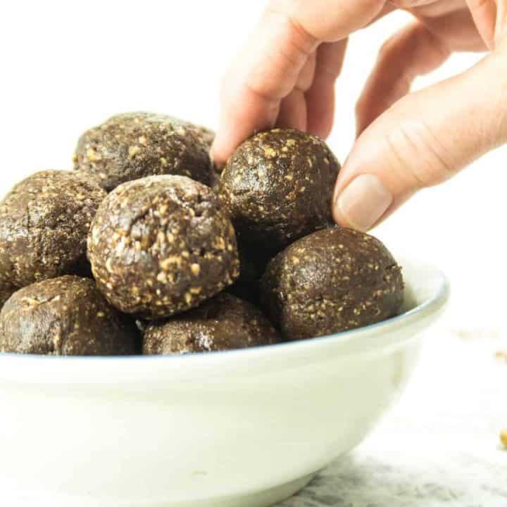 4 Ingredient Chocolate Cashew Energy Balls (Paleo, Vegan) Apples for CJ