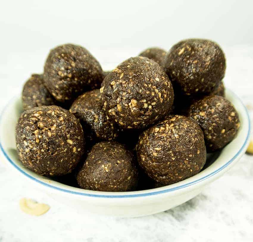4 Ingredient Chocolate Cashew Energy Balls (Paleo, Vegan) Apples for CJ