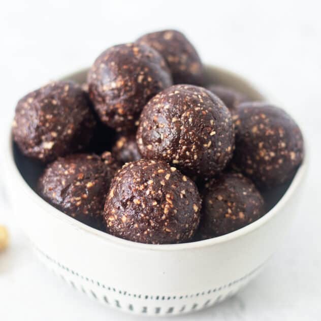 Chocolate Protein Balls (Easy, 4 Ingredients) Apples for CJ