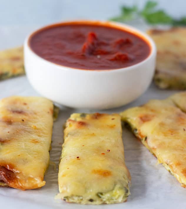 baked zucchini sticks with marinara for dipping