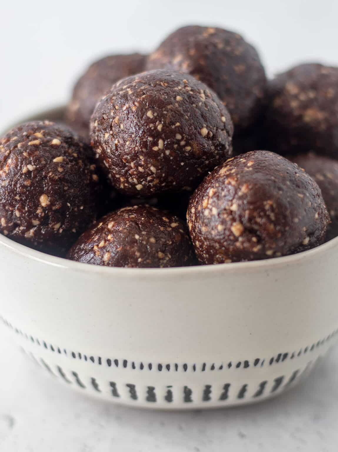 Chocolate Protein Balls (Easy, 4 Ingredients) Apples for CJ